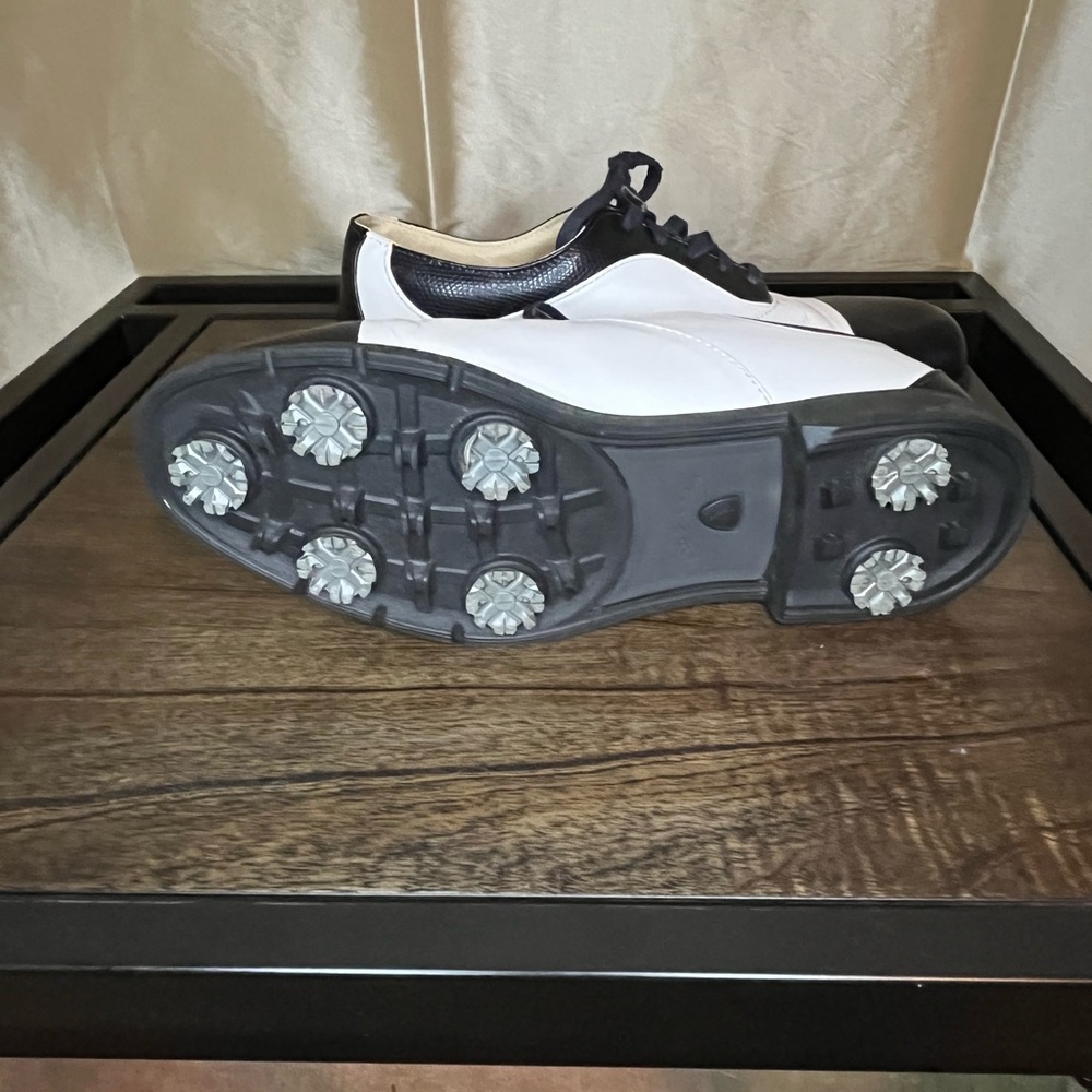 Women’s Nike Golf Shoes-Verdana Last -Black and White. - Picture 9 of 11